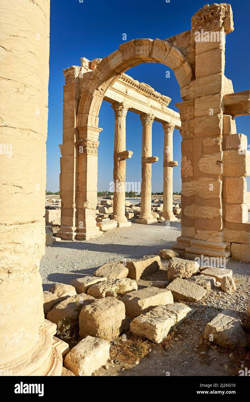 Syria. The ancient city of Palmyra. Great colonnade and monumental arch Stock Photo