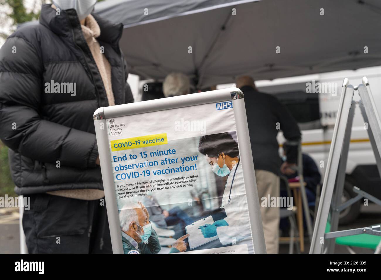 Kent, UK. 30th March 2022. Local resident queue for covid-19 vaccination at mobile unit provided by NHS staffs in Sevenoaks Kent as UK government to end the provision of universally free lateral flow and PCR home test kits on Friday 1st April. 15 minutes  of observation period is no longer required. Credit: glosszoom/Alamy Live News Stock Photo