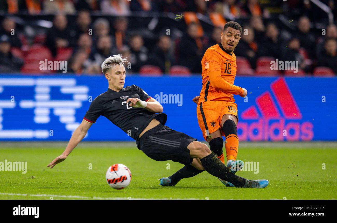 Nico Schlotterbeck (Deutschland), Donyell Malen (Niederlande) Niederlande - Deutschland  Netherlands - Germany  29.03.2022, Fussball; DFB, Saison 2021 Stock Photo