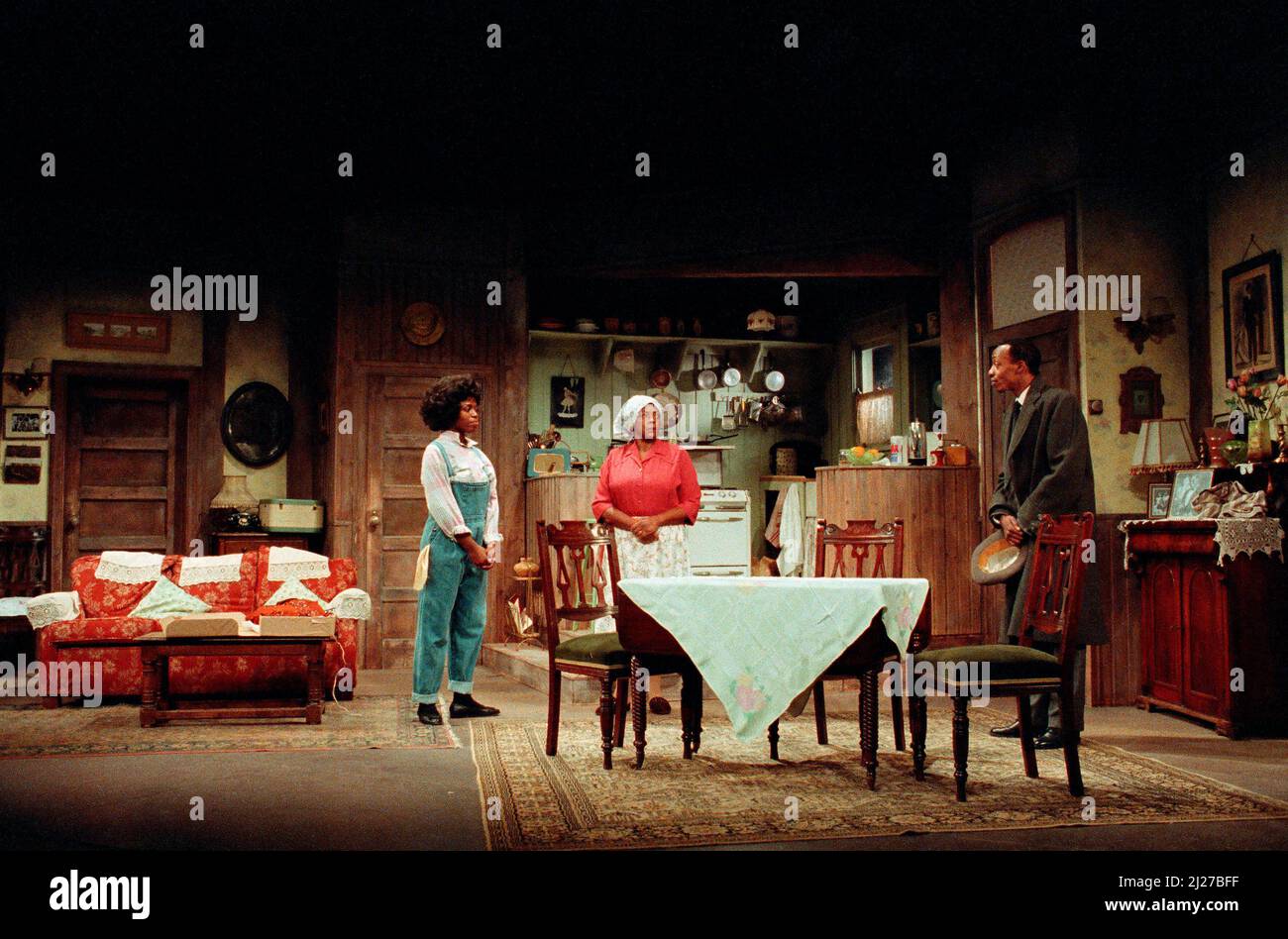 lr Valerie Buchanan (Ruth Younger), Isabelle Lucas (Lena Younger