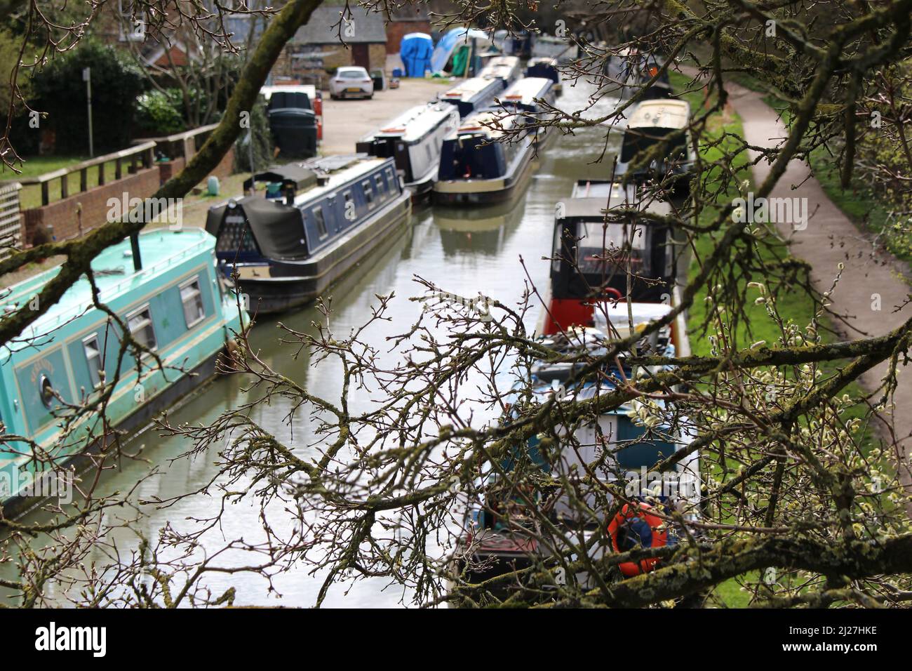 Oxford Canal in late winter with canal boats (Jericho, Oxford, England