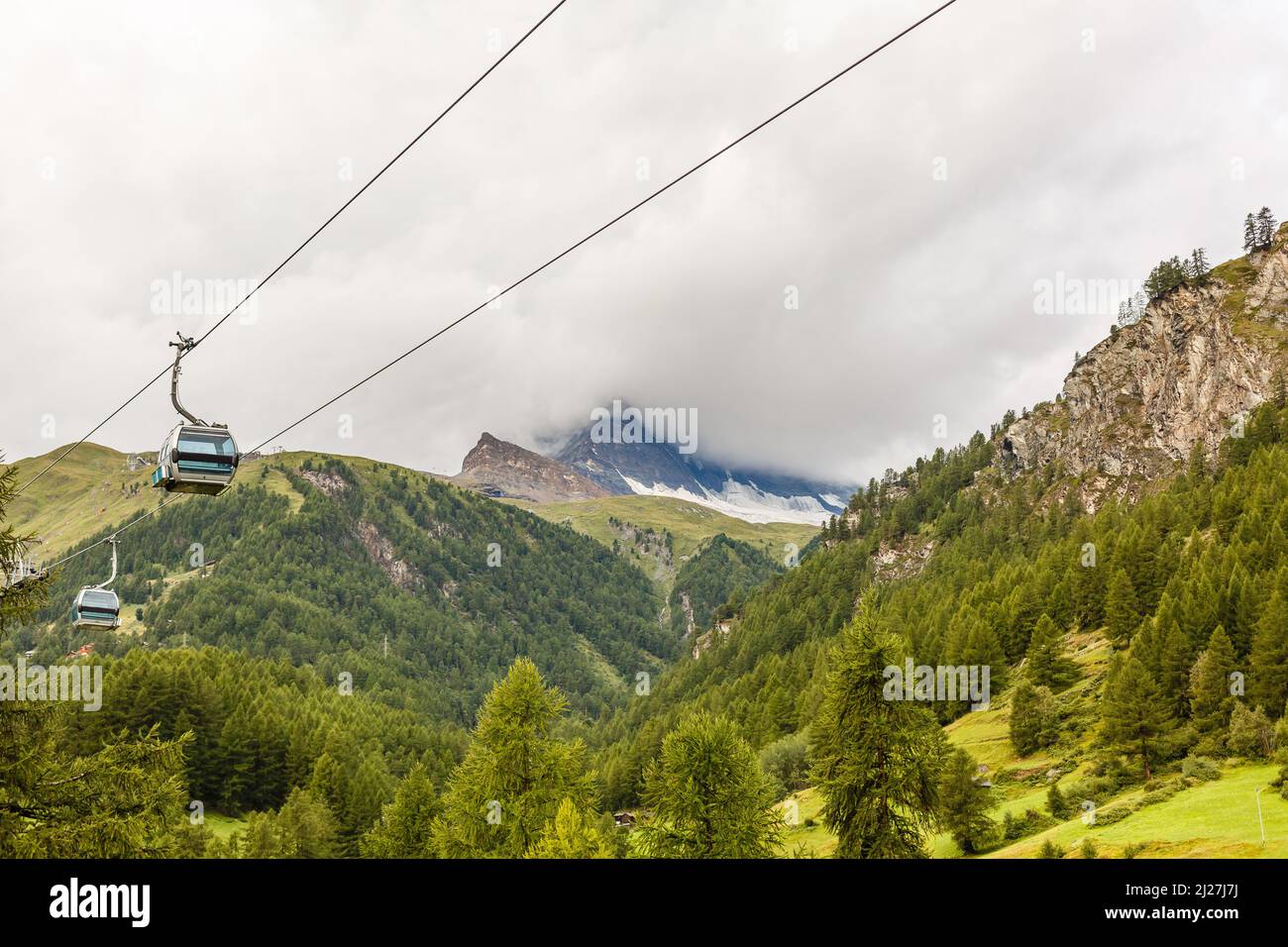 Banff gondola lift hi-res stock photography and images - Alamy