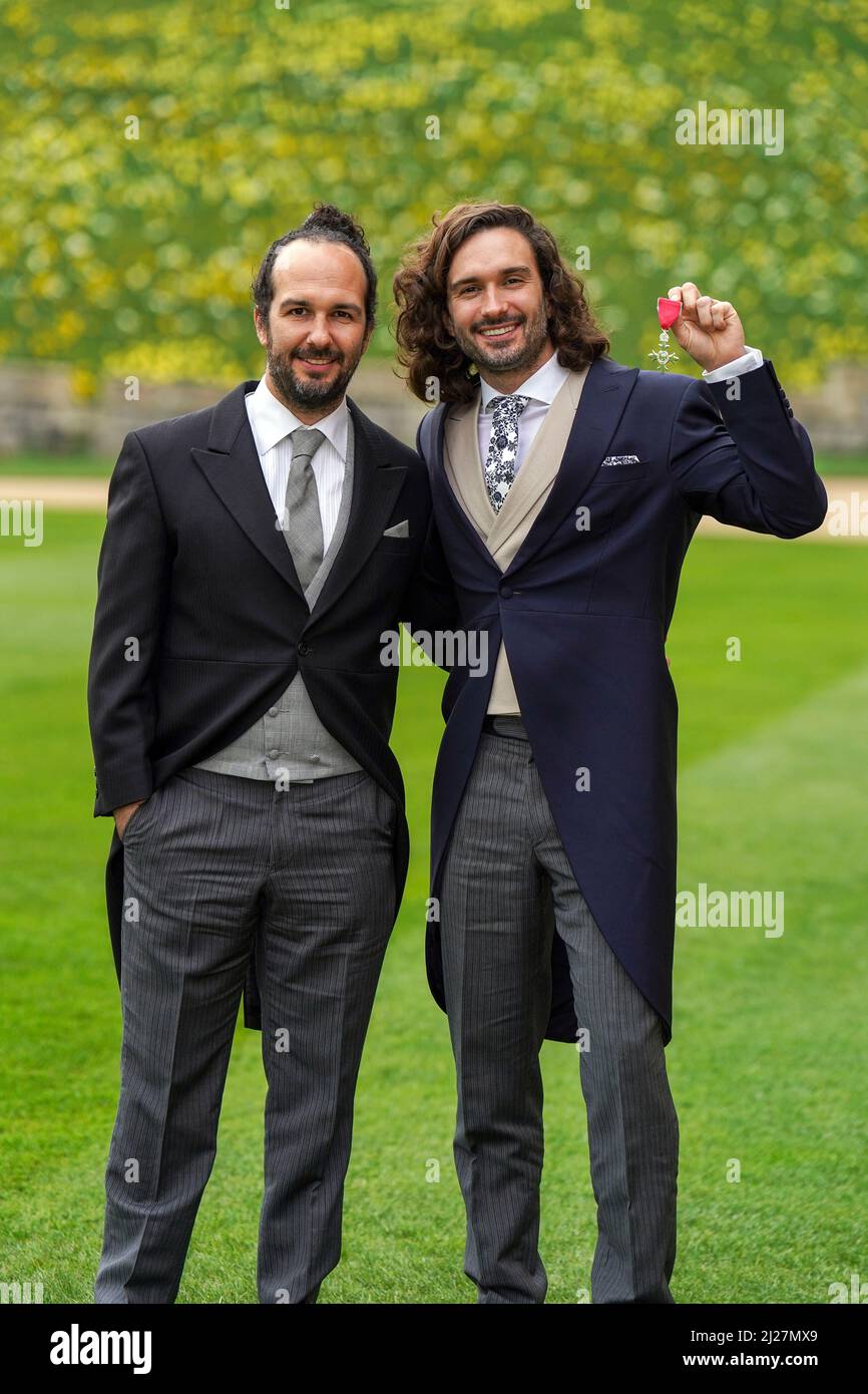 Joe Wicks (right) with his brother Nikki Wicks after receiving his MBE