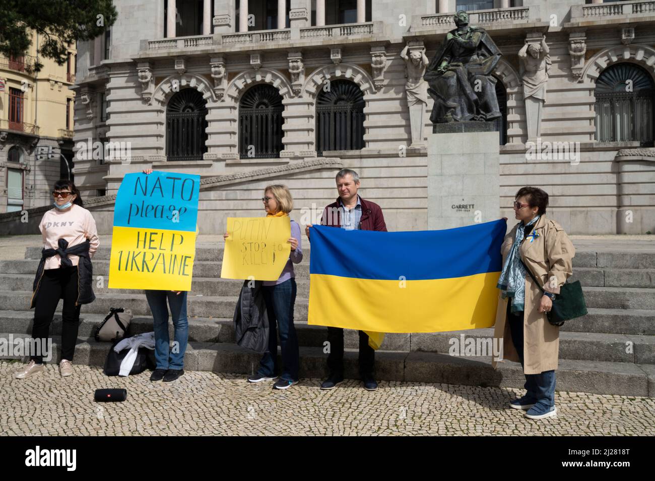 Porto, Portugal. March 20, 2022.  A group of Ukrainians demonstrating in support of Ukraine in front of the town hall in the city center Stock Photo