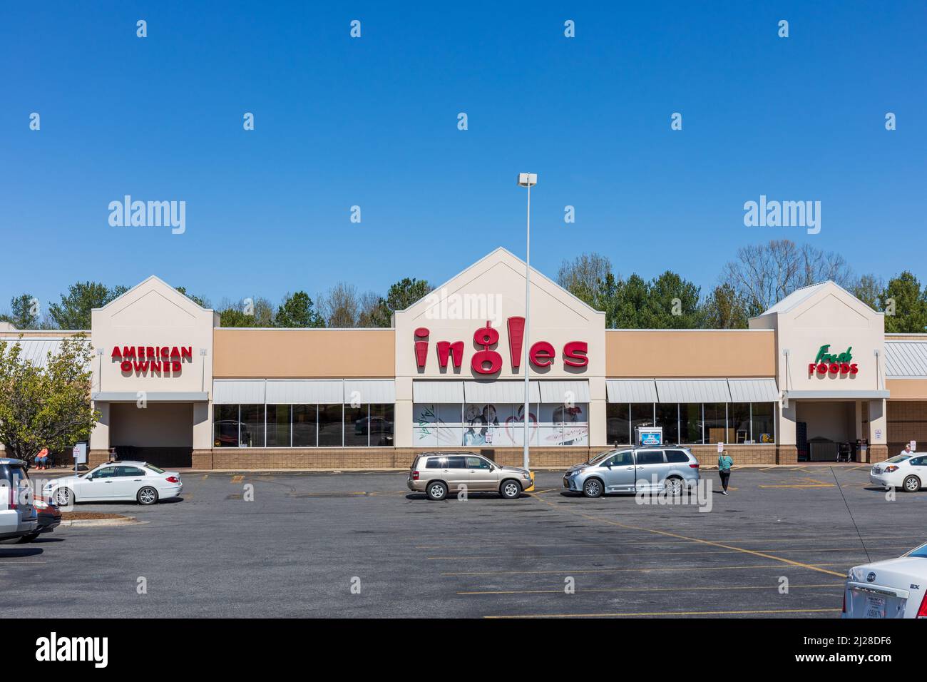SHELBY, NC, USA28 MARCH 2022 Ingles Grocery Supermarket, facade, with