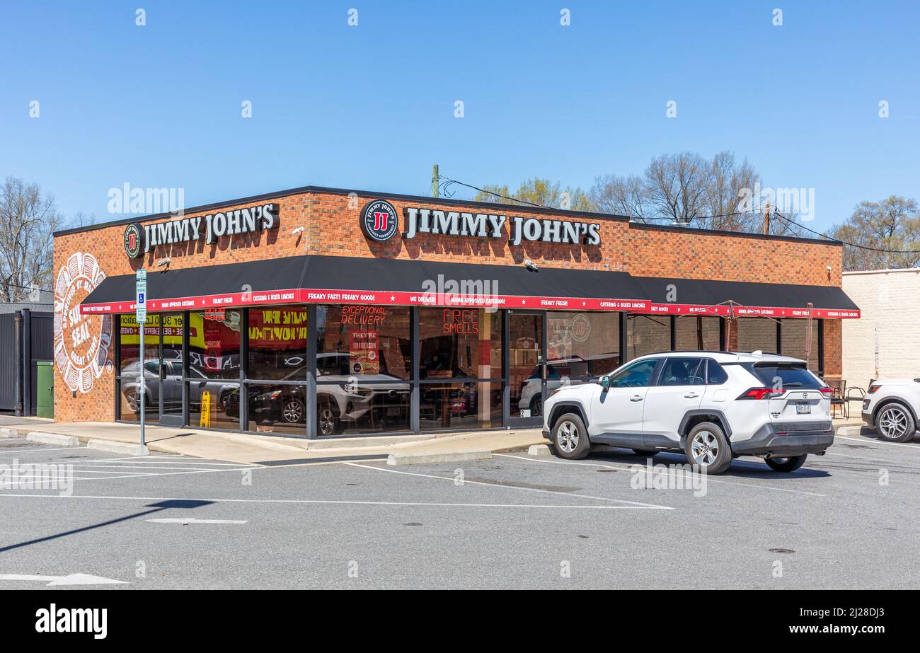 SHELBY, NC, USA-28 MARCH 2022: Jimmy John's fast food restaurant.  Stand-alone building. Stock Photo