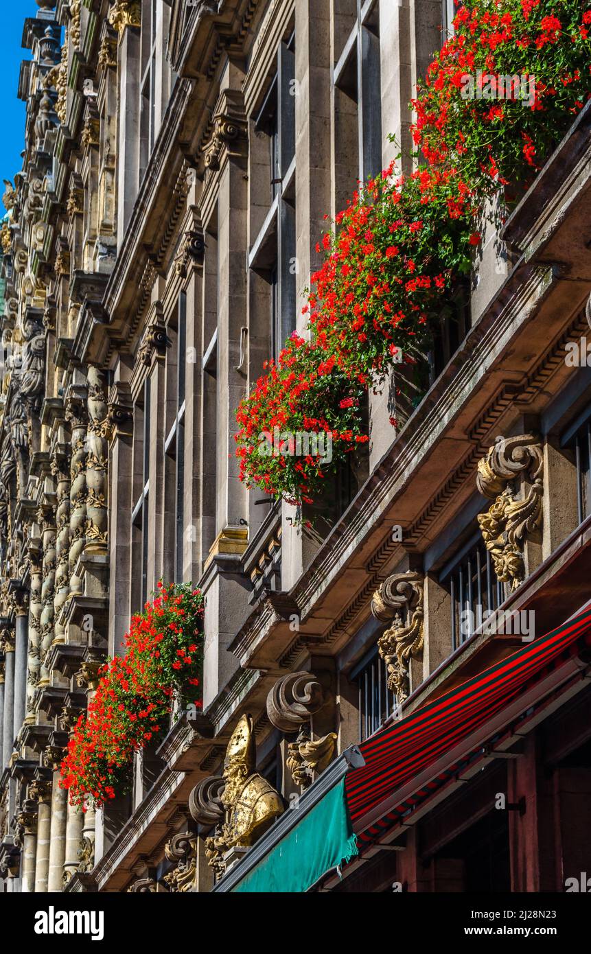 architecture-of-the-beautiful-grand-place-the-central-square-of