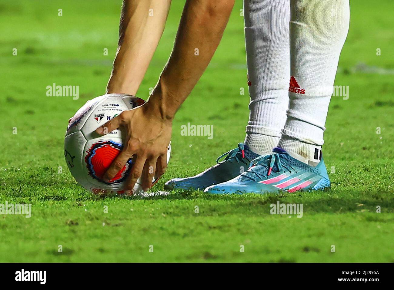 SP - Sao Paulo - 03/30/2022 - PAULISTA 2022, SAO PAULO X PALMEIRAS - Sao  Paulo player Calleri celebrates his goal with players from his team during  a match against Palmeiras at