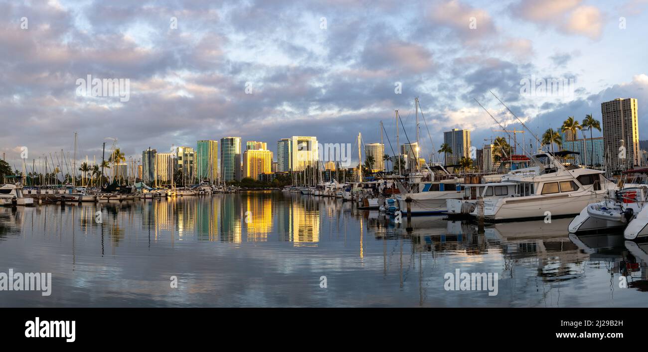 Honolulu morning view skyline hi-res stock photography and images - Alamy