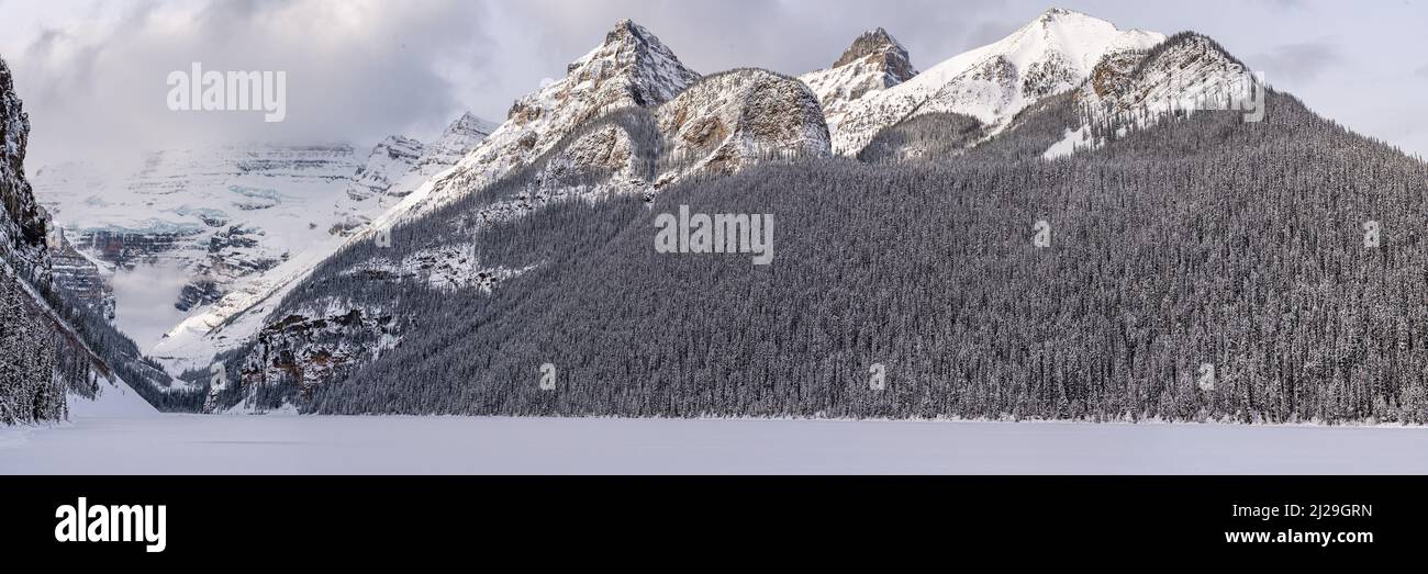 Incredible landscape scenery in Canada during winter season at Lake ...