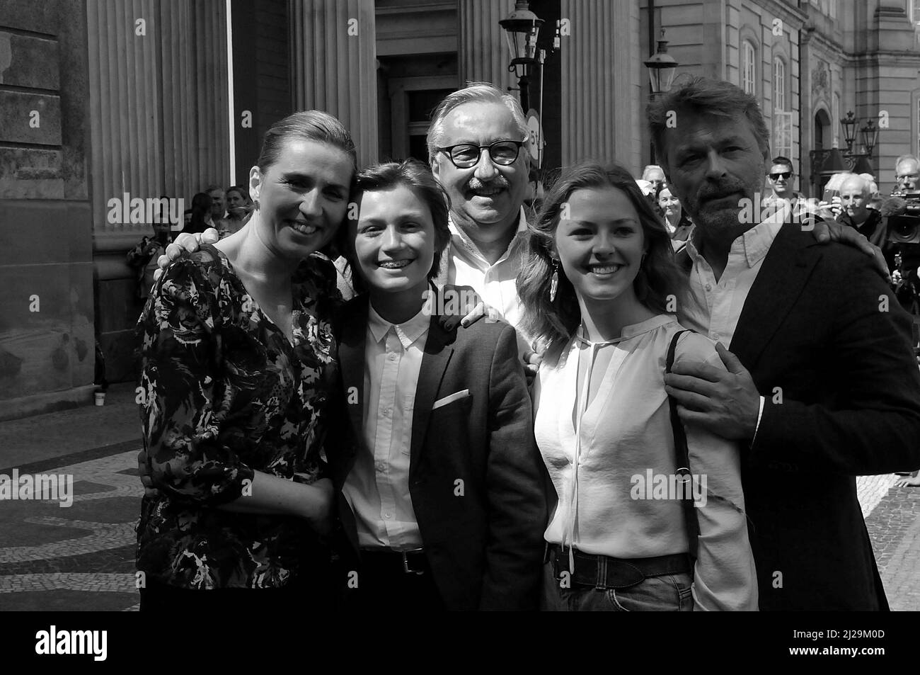 Copenhagen /Denmark./ 27June 2019/ Denmark's new prime miniter Ms.mette Frederiksen greets her father and two children and her boy friend Bo tengberg after ptresenting her minister team to queen margrethe II of denamrk and pres media at infront the Amalienborg Palace in danish capital Copenhagen, she is 2nd ocial democrat prime minister and she is 2nd.female social democrate denmark prime minister, she with her family .. (Photo..Francis Dean / Deanpictures. Stock Photo