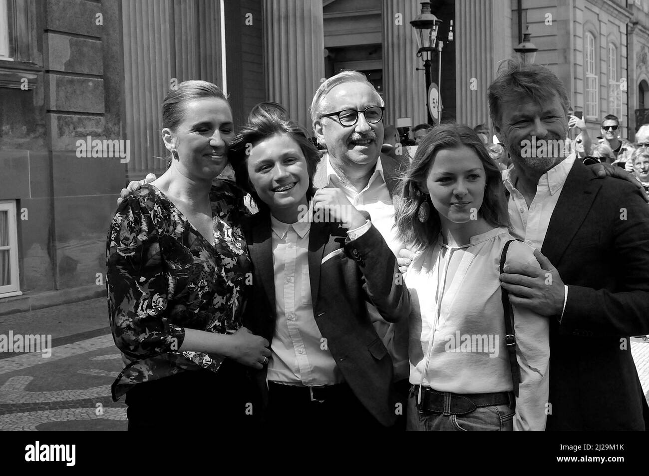 Copenhagen /Denmark./ 27June 2019/ Denmark's new prime miniter Ms.mette Frederiksen greets her father and two children and her boy friend Bo tengberg after ptresenting her minister team to queen margrethe II of denamrk and pres media at infront the Amalienborg Palace in danish capital Copenhagen, she is 2nd ocial democrat prime minister and she is 2nd.female social democrate denmark prime minister, she with her family .. (Photo..Francis Dean / Deanpictures. Stock Photo