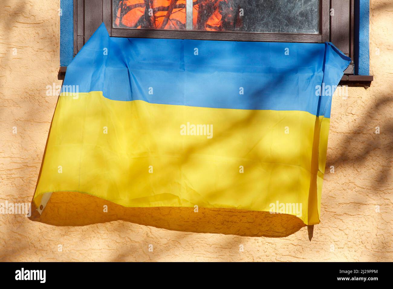Ukraine conflict, flag of Ukraine hanging on a window, Bremen, Germany Stock Photo