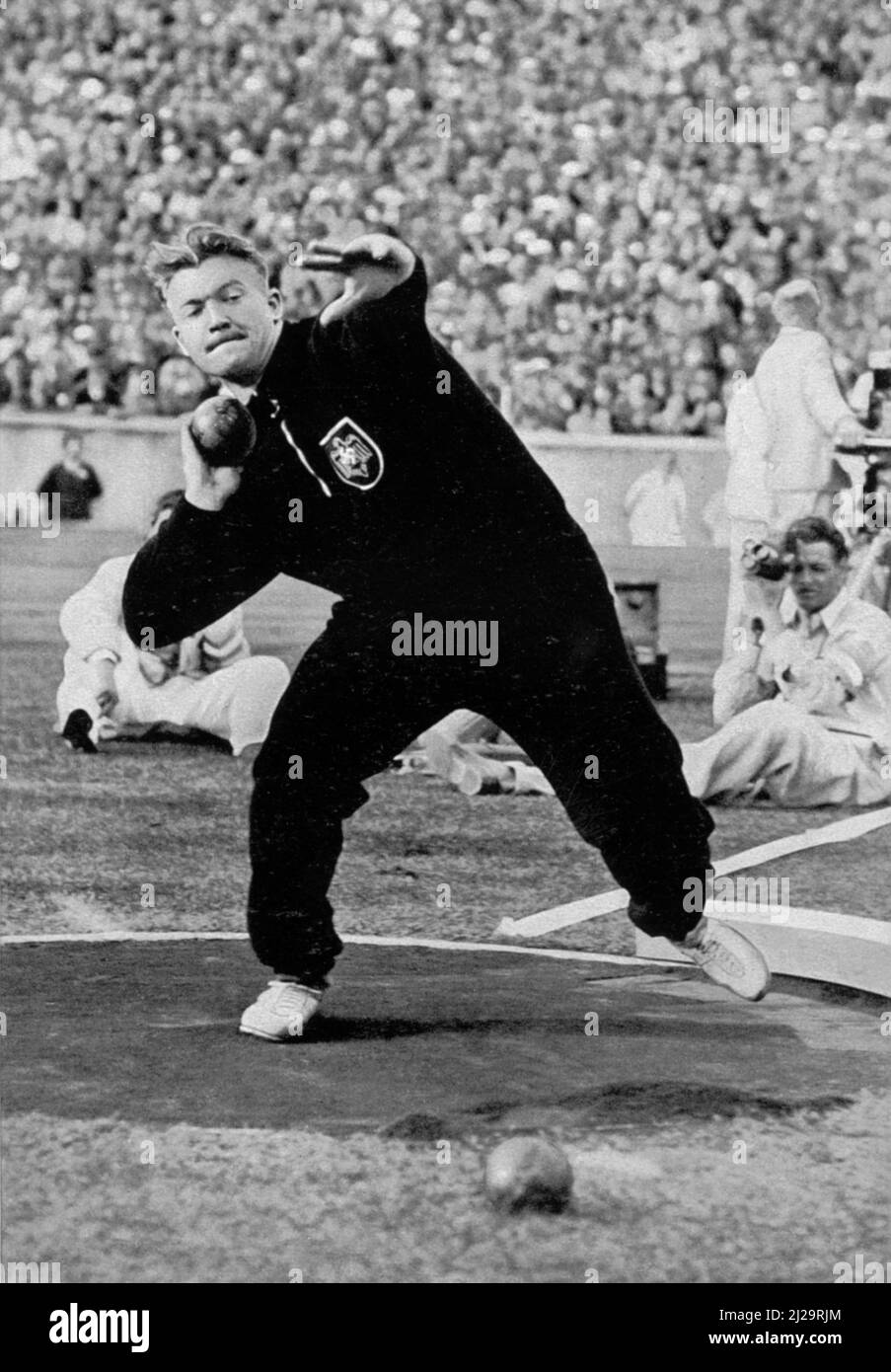 Hans Woellke won the shot put with 16.20 m and achieved a new Olympic