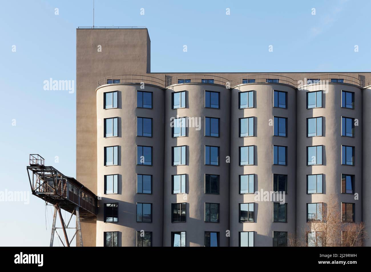 Historic Plange Mill, wheat mill, concrete silos, converted into offices, Duesseldorf Media Harbour, Duesseldorf, North Rhine-Westphalia, Germany Stock Photo