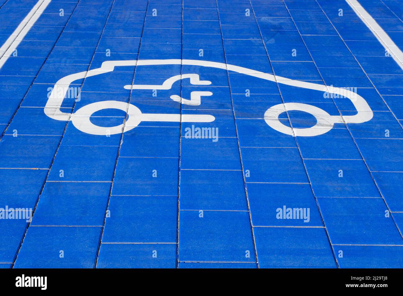 Ground marking pictogram on car park for electric vehicles, Kamen Karree, Kamen, Ruhr area