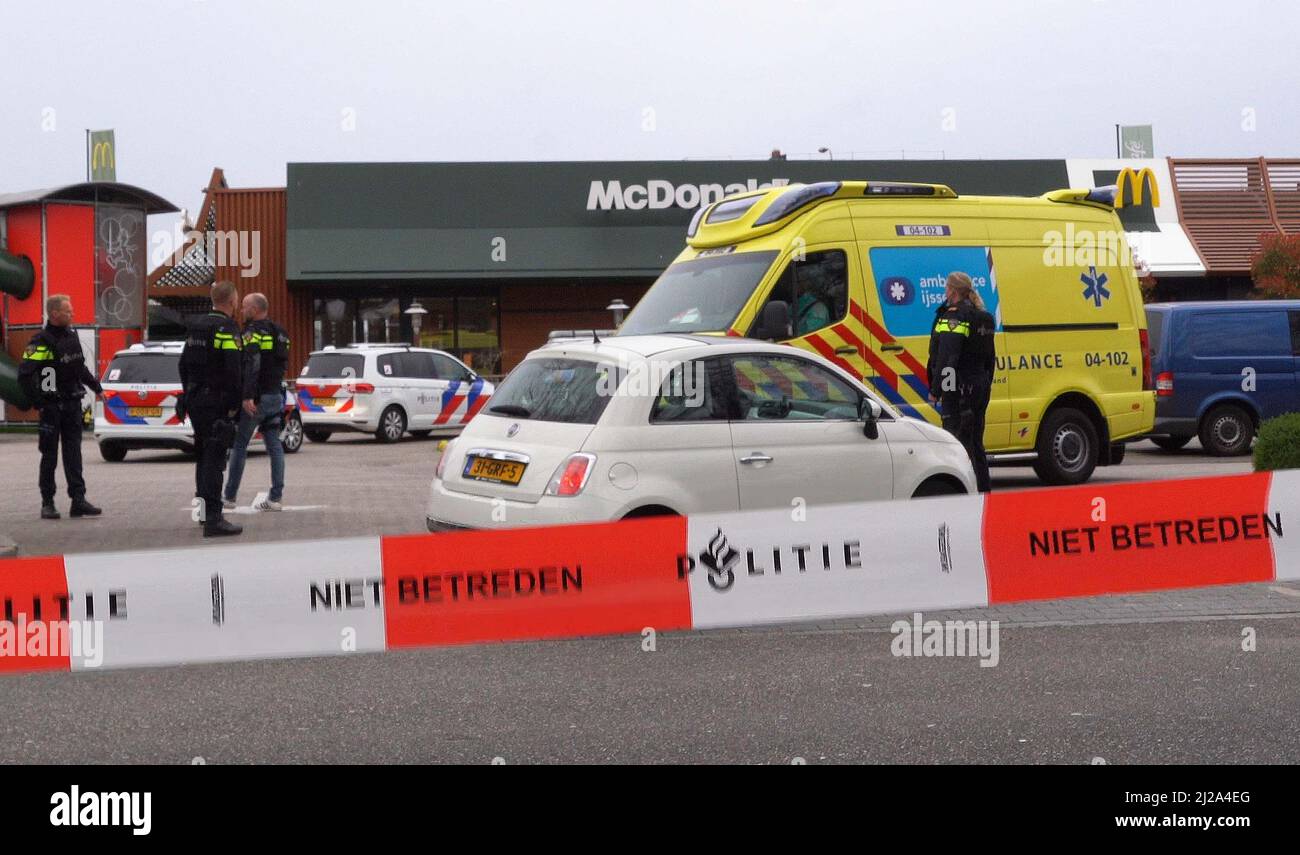 Zwolle, Netherlands. 2022-03-30 19:14:03 The men who were shot on March 30, 2022, in a McDonald's in Zwolle-Noord, in The Netherlands, are 57 and 62 years old and come from Zwolle. No arrests have yet been made in connection with the fatal shooting. The shots were fired at the beginning of the evening in a branch of the fast food chain on Floresstraat. According to the police, many guests were in the restaurant at the time, including children. ANP PERSBUREAU METER netherlands out - belgium out Credit: ANP/Alamy Live News Stock Photo