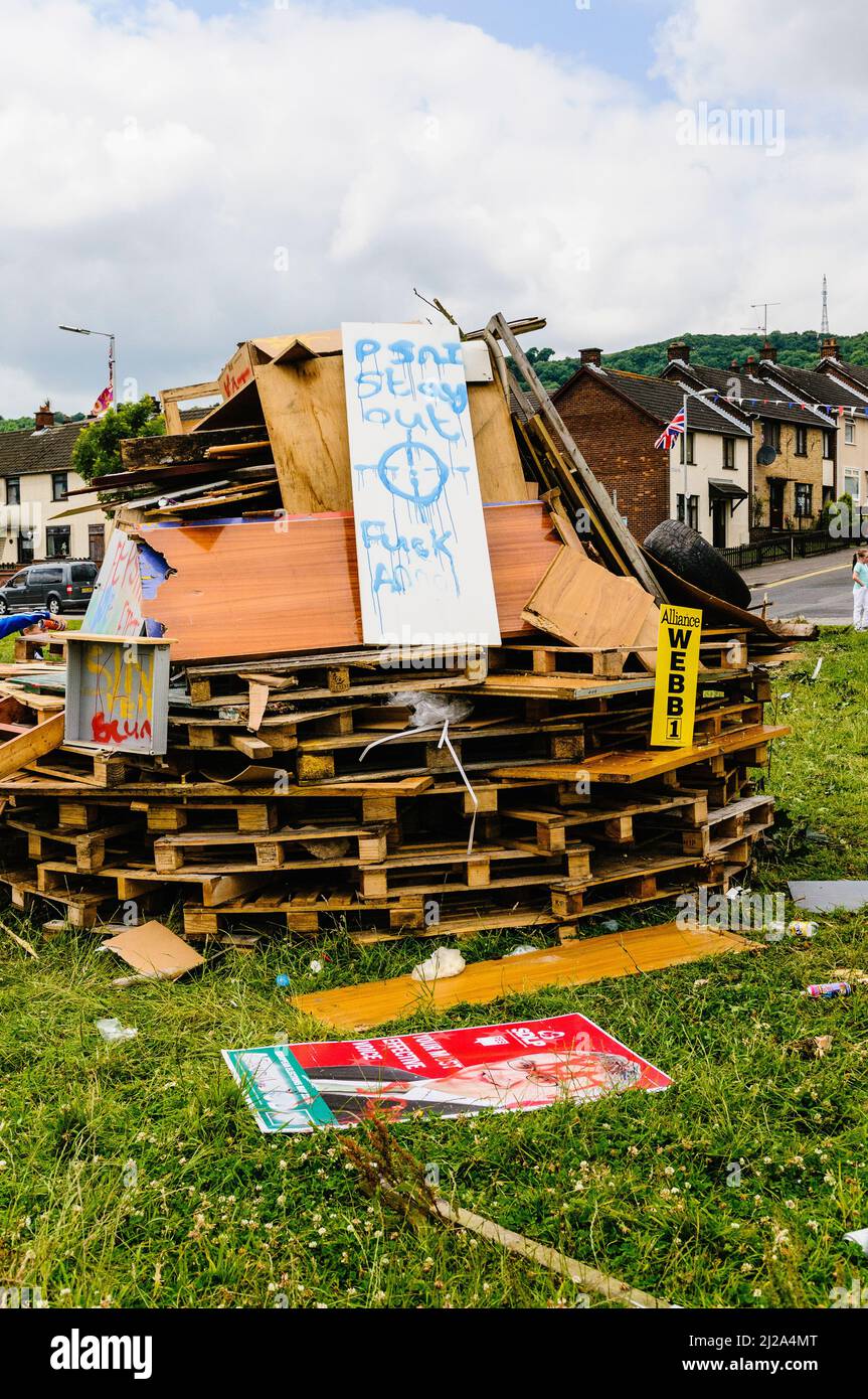 Newtownabbey, Northern Ireland. 11 July 2014 - A bonfire meant for children has the message 'PSNI Stay Out. Fuck ' Stock Photo