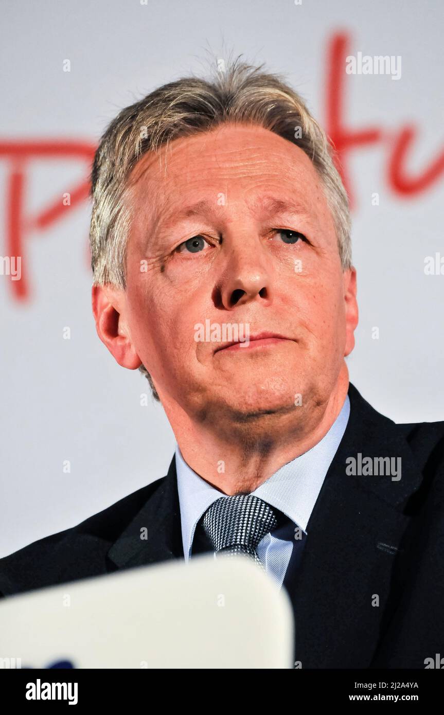 24th November 2012.  Belfast, Northern Ireland.  Democratic Unionist Party Leader, Peter Robinson, delivers the keynote speech at the annual conference. Stock Photo