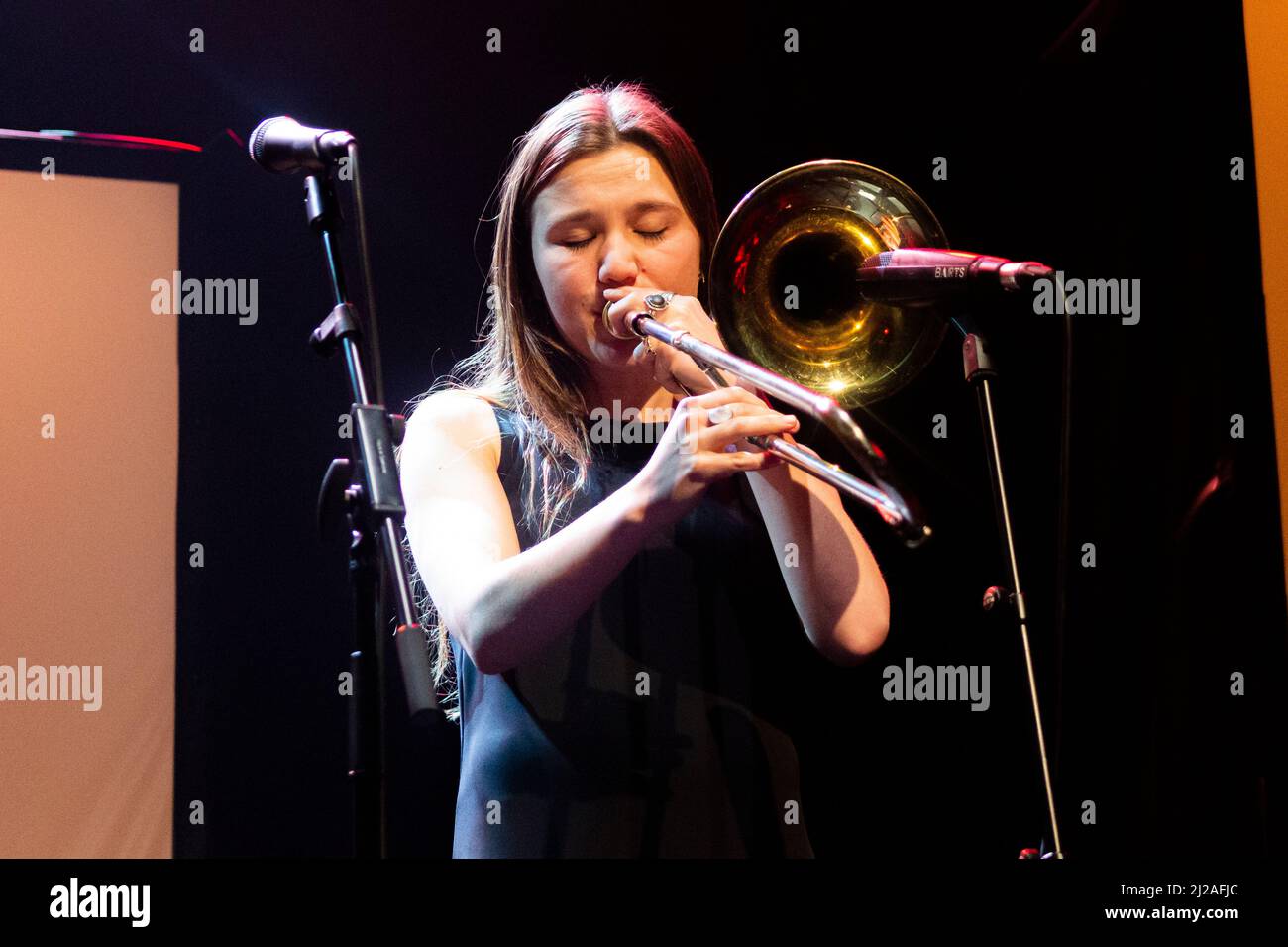 BARCELONA, ESPAÑA – MARZO 30. Rita Payés (Trombón) en concierto como parte de Cruïlla de primavera en la Barts el 30 de marzo de 2022 en Barcelona, Es Stock Photo