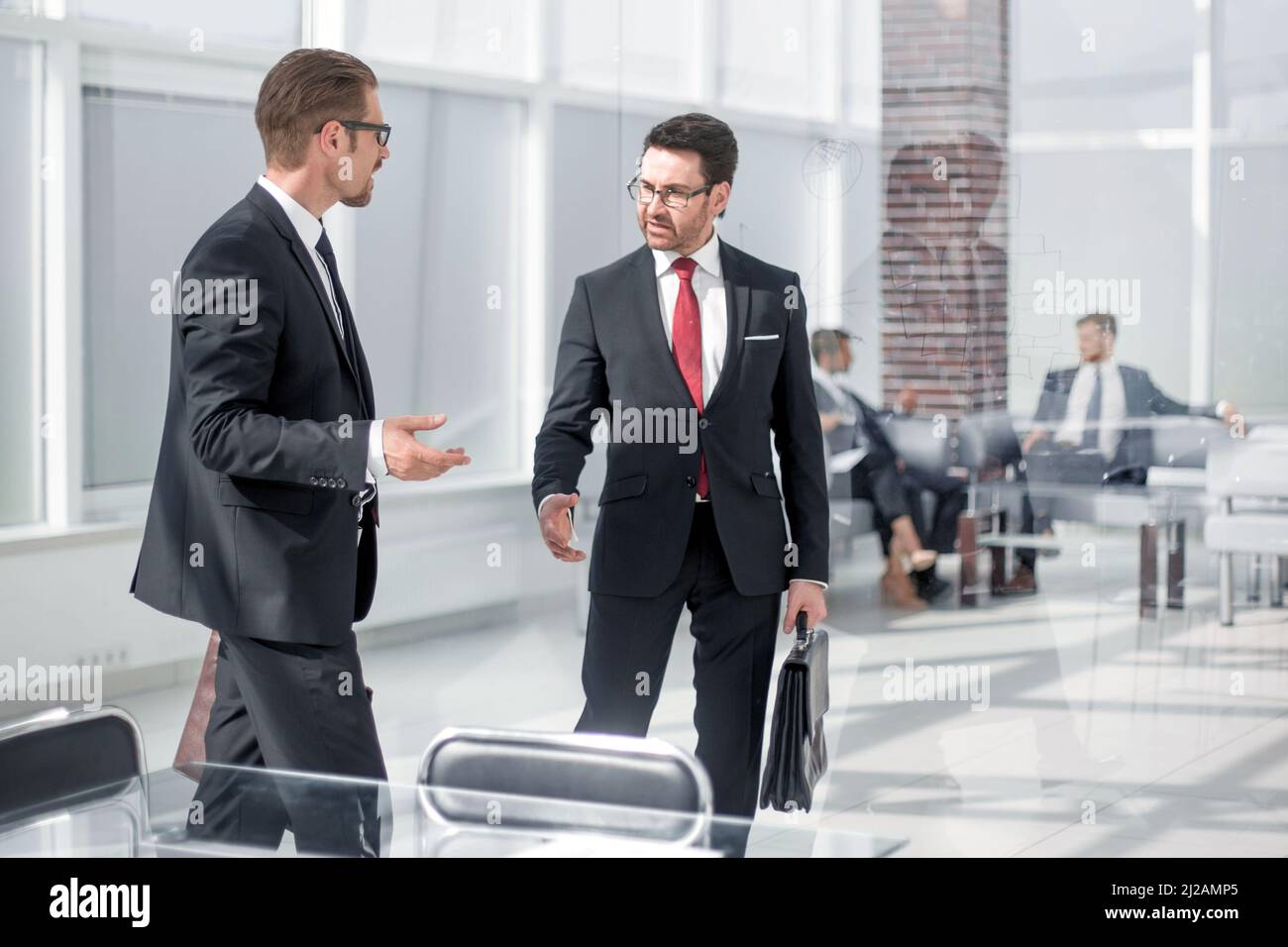 Meet client communication hi-res stock photography and images - Alamy
