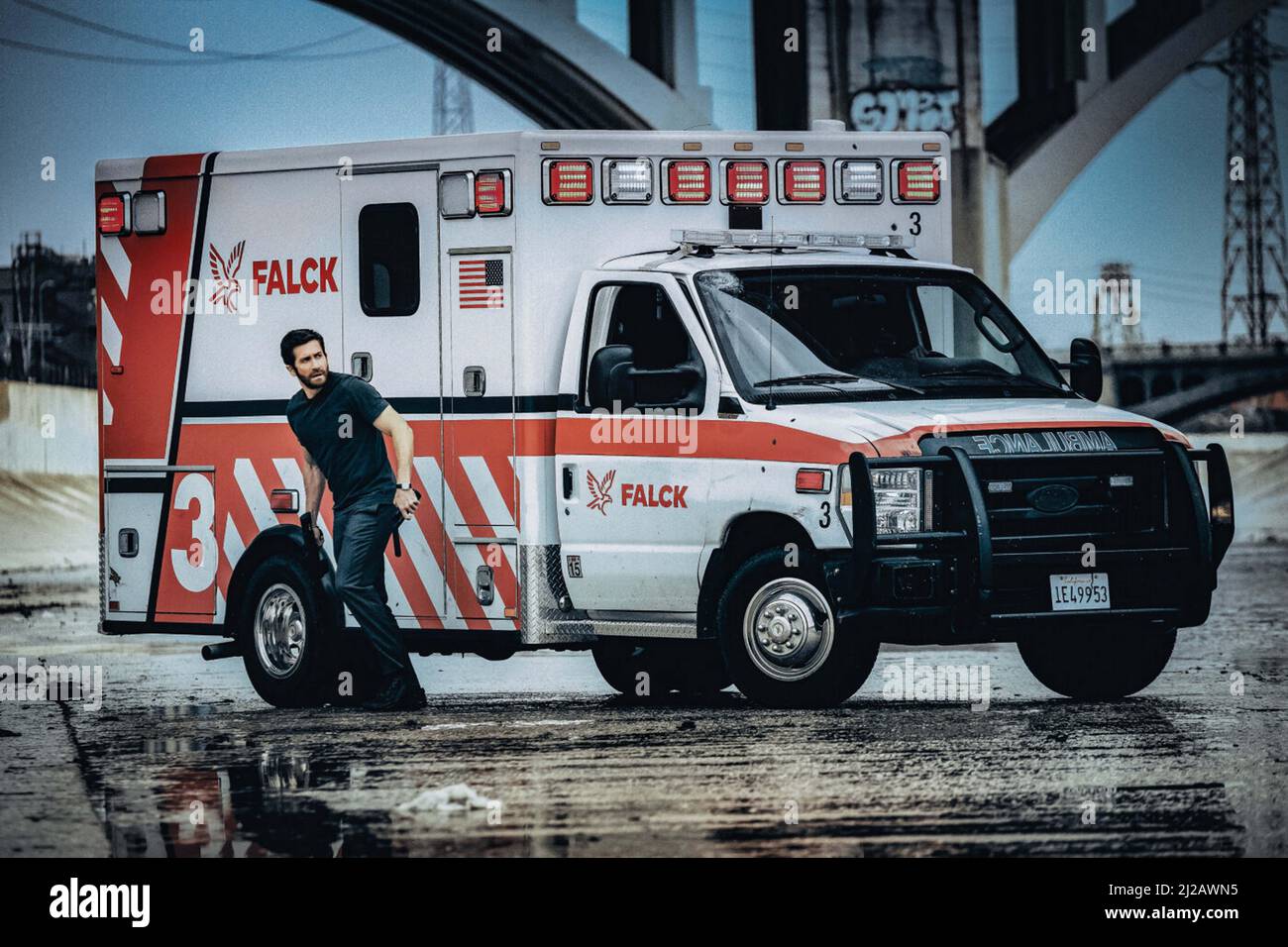 AMBULANCE (2022) JAKE GYLLENHAAL   MICHAEL BAY (DIR)  UNIVERSAL PICTURES/MOVIESTORE COLLECTION Stock Photo