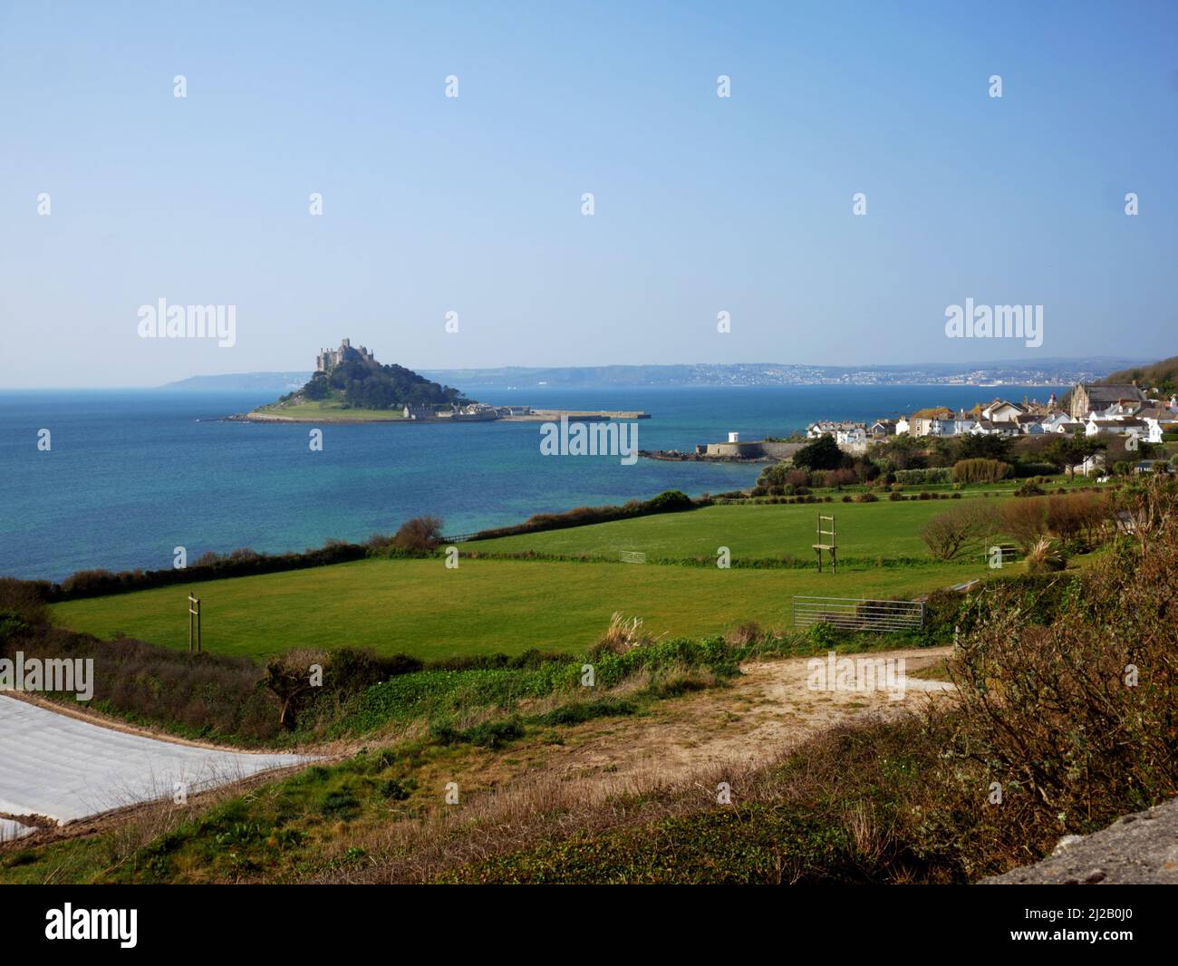 St Michael's Mount, Mount's Bay, Cornwall, seen from Marazion Stock ...