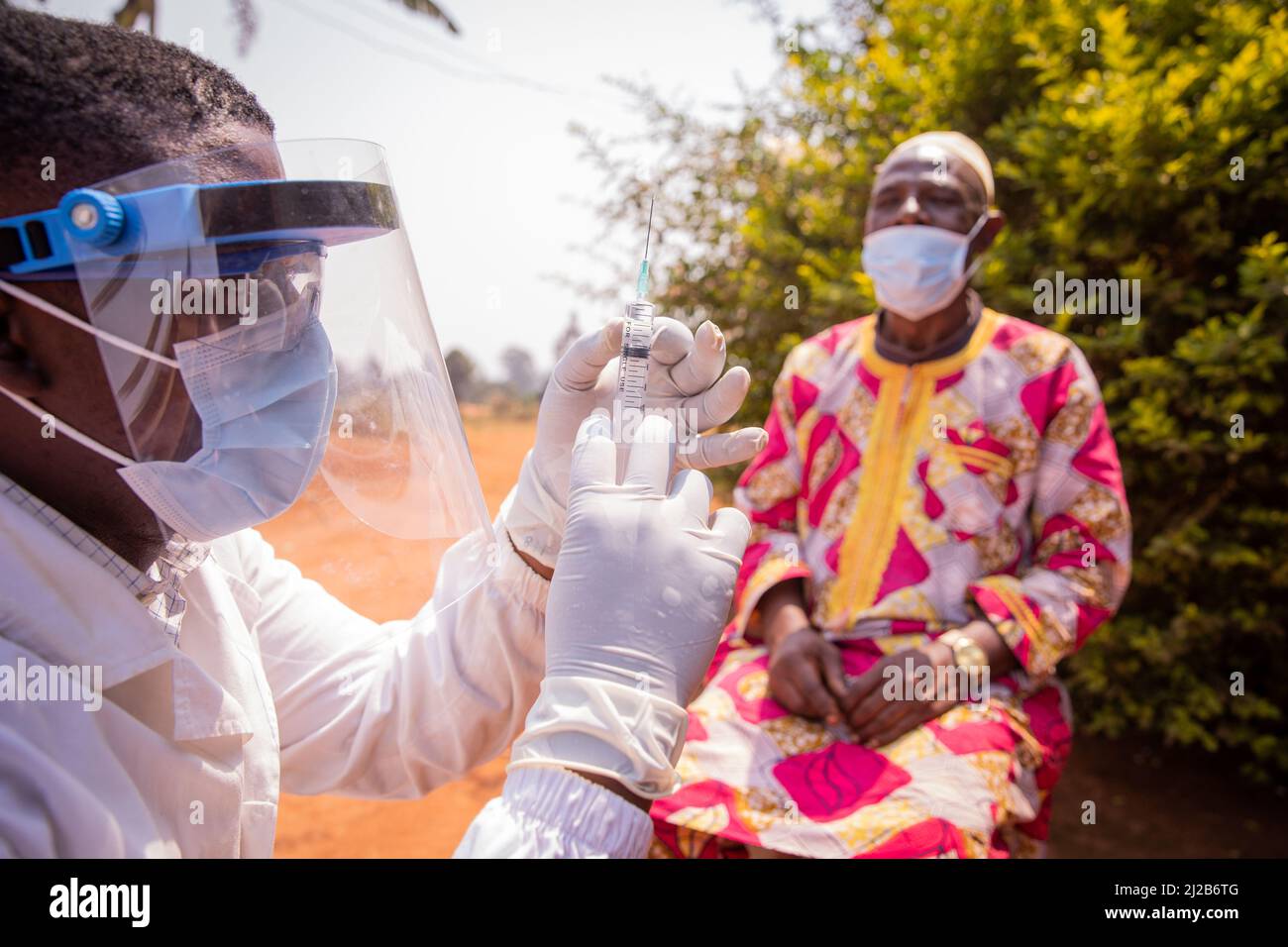 African nurse injection hi-res stock photography and images - Alamy