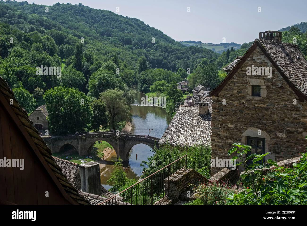 belcastel-south-of-france-overview-of-the-village-and-the-aveyron