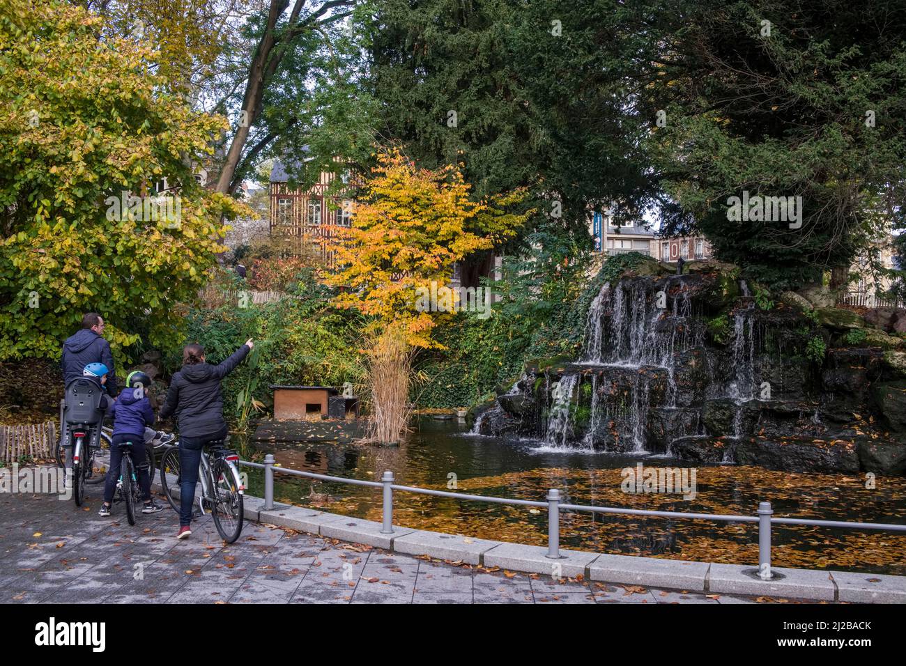 Rouen (Normandy, northern France): Square Verdrel in autumn, in the ...