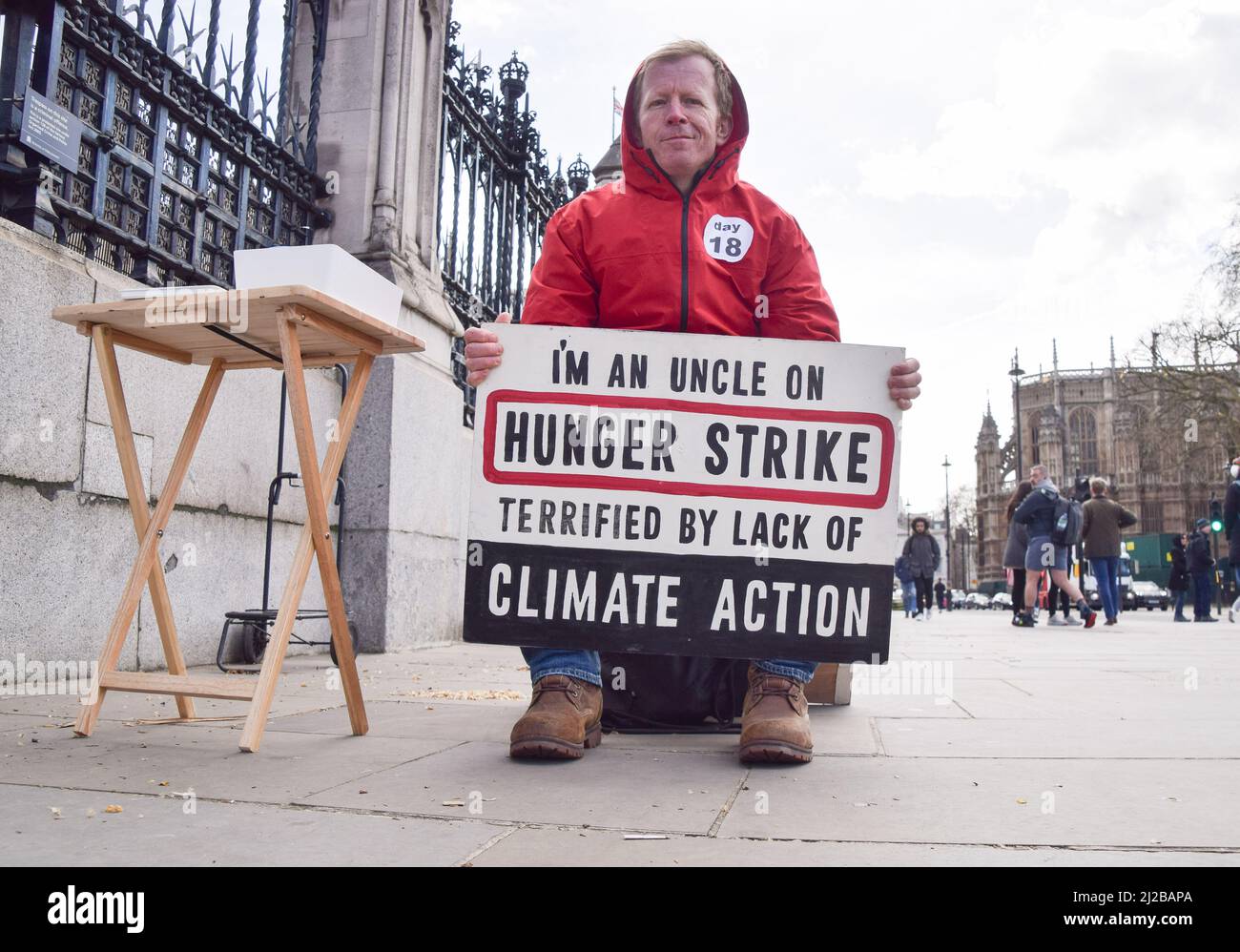 London, UK. 31st March 2022. Angus Rose on Day 18 of his hunger strike outside the Parliament. According to the protester, the Prime Minister received a secret briefing in 2020 from the Chief Scientific Advisor on the risks of, and solutions to, the climate crisis, and the self-described 'uncle on hunger strike' is asking Boris Johnson to make this briefing public and to act on climate change. Credit: Vuk Valcic/Alamy Live News Stock Photo