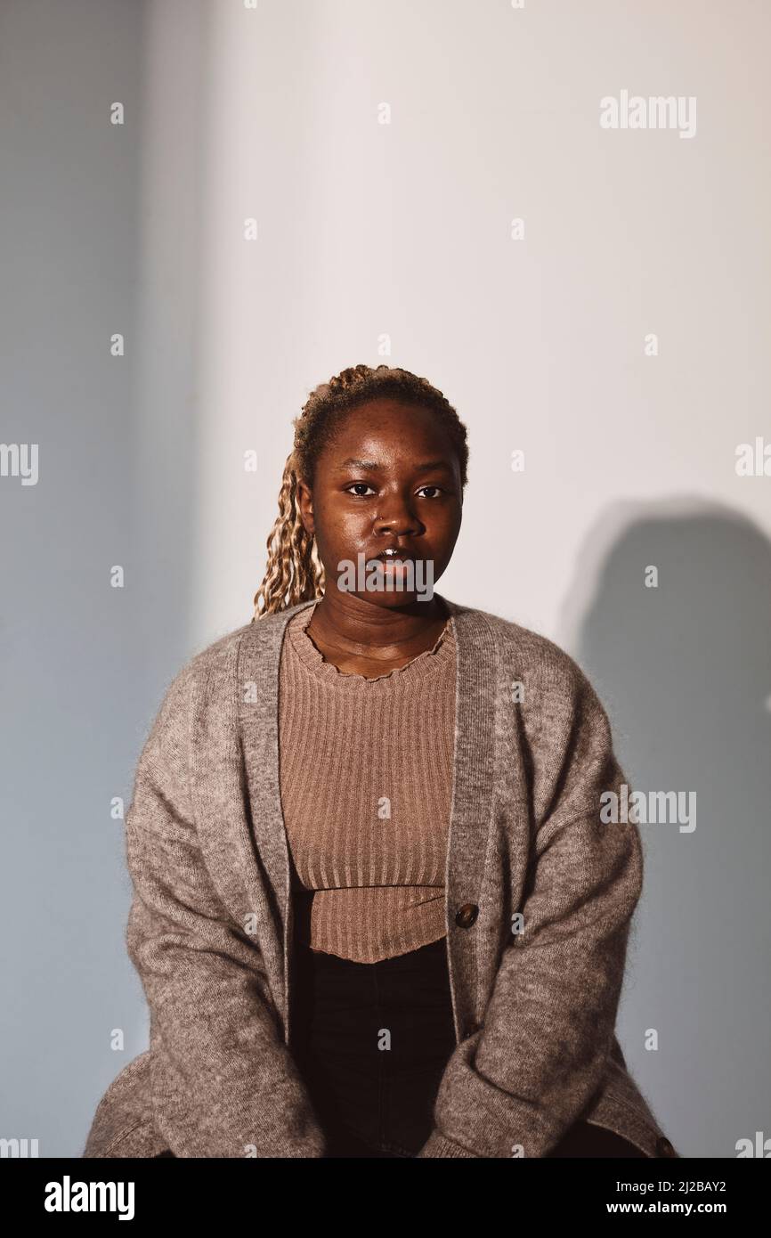 Young woman sitting white hi-res stock photography and images - Alamy