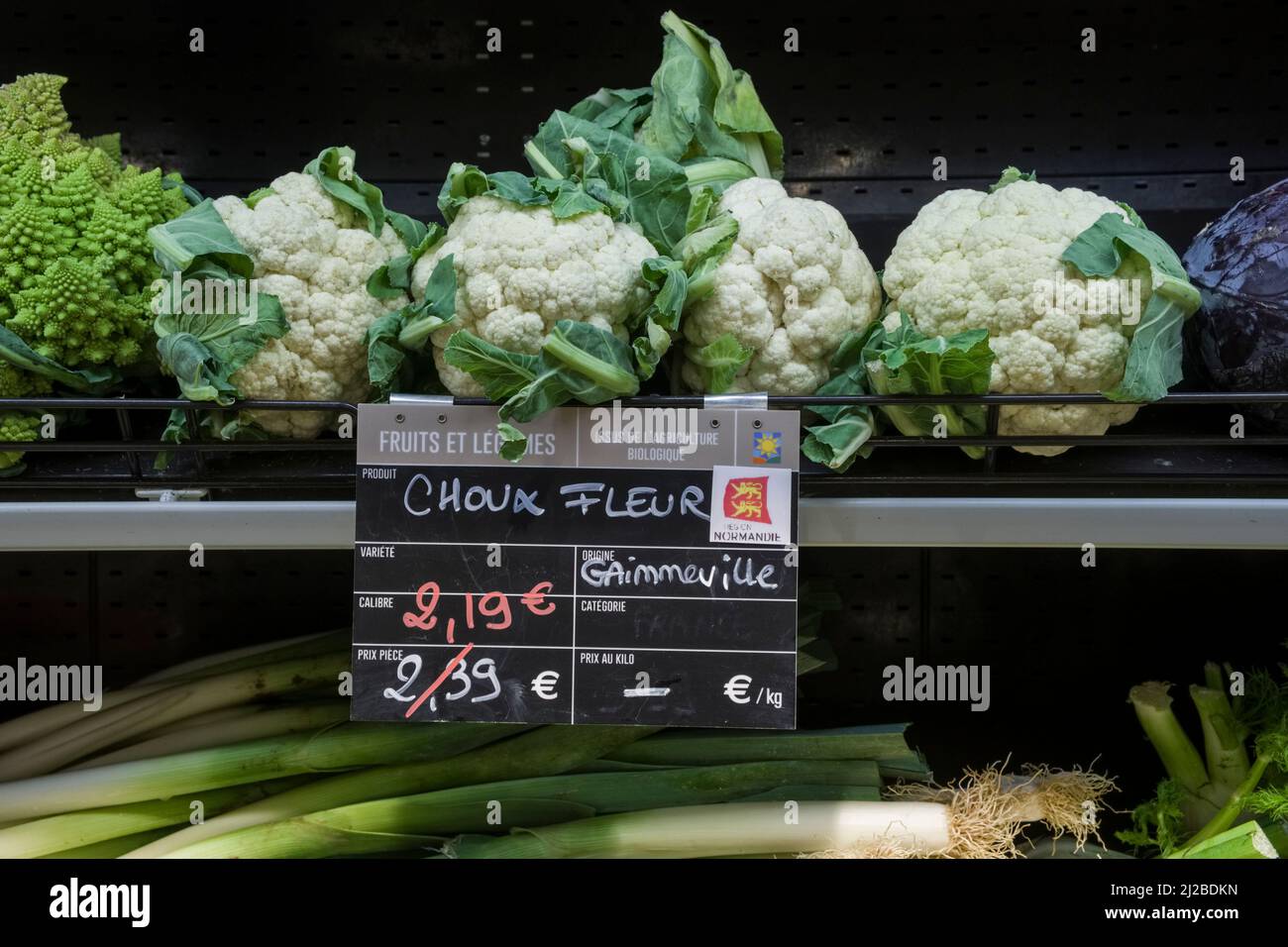 La Vie Claire, organic shop: vegetable department with local, regional and French organic produces. Cauliflowers from Normandy Stock Photo
