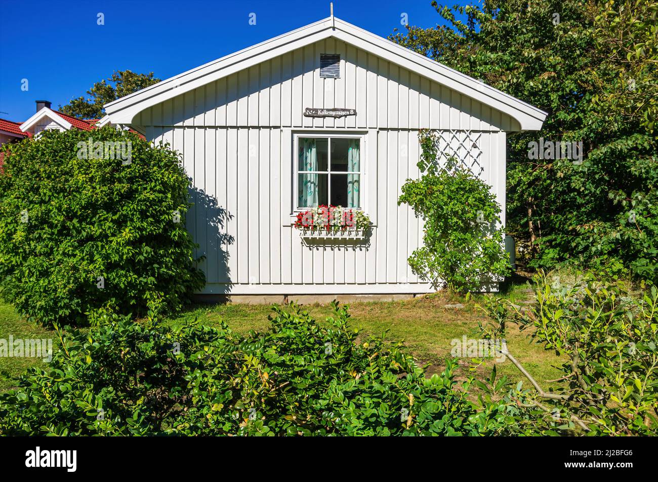 North Koster Island, Bohuslän, Västra Götalands län, Sweden: Idyllically situated holiday home with front garden in Nordkoster. Stock Photo