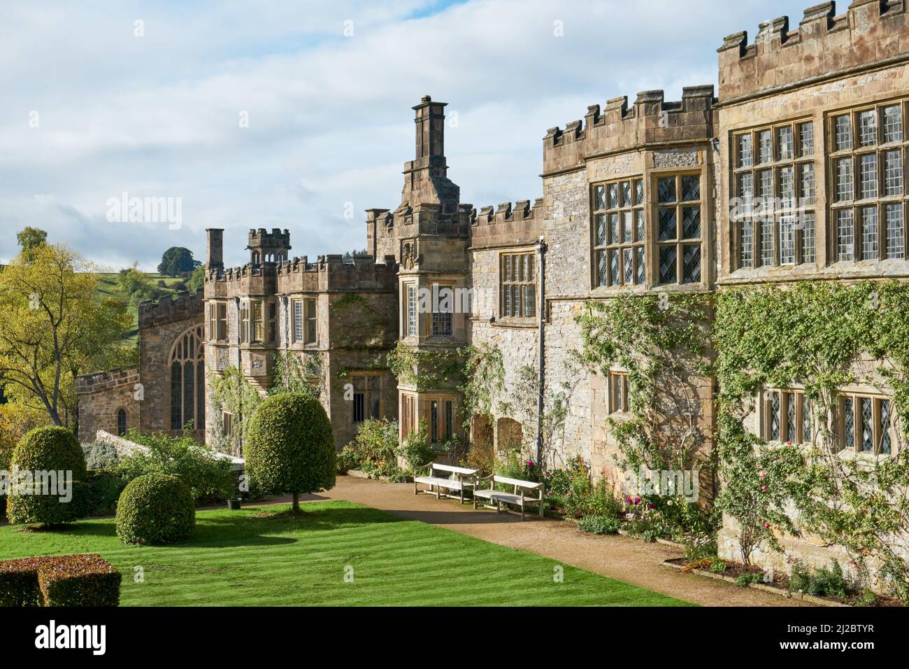 Haddon Hall Elizabethan History Photos Hi res Stock Photography And 