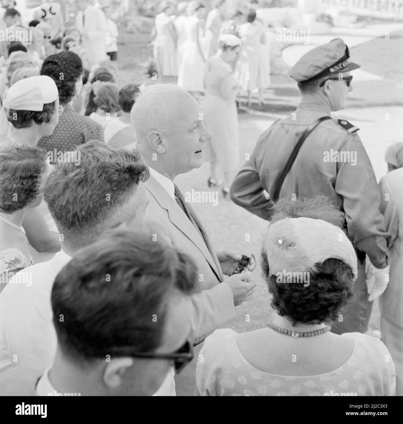 dr. ir. H. ter Meulen at the reception of the royal couple at the CuraÃaose Petroleum Industrie Maatschappij in Julinadorp ca: 21 October 1955 Stock Photo