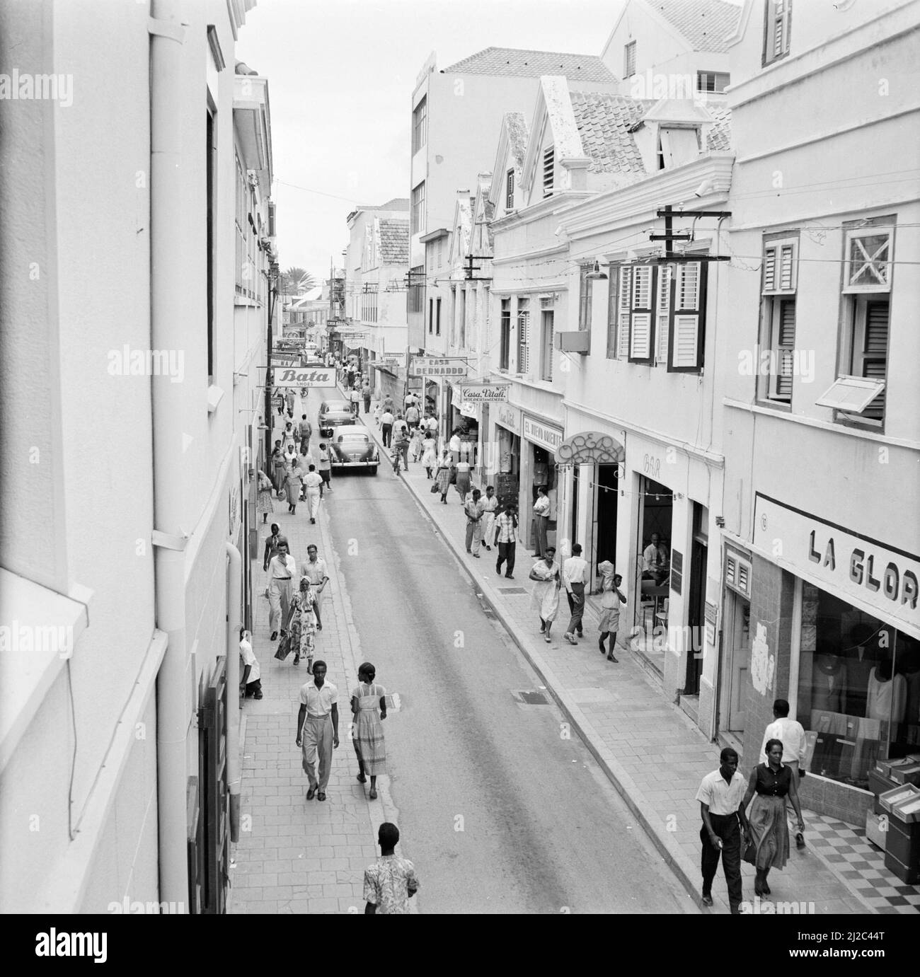 Shopping street in Willemstad. Right Bar Opera ca. October 1955 Stock Photo