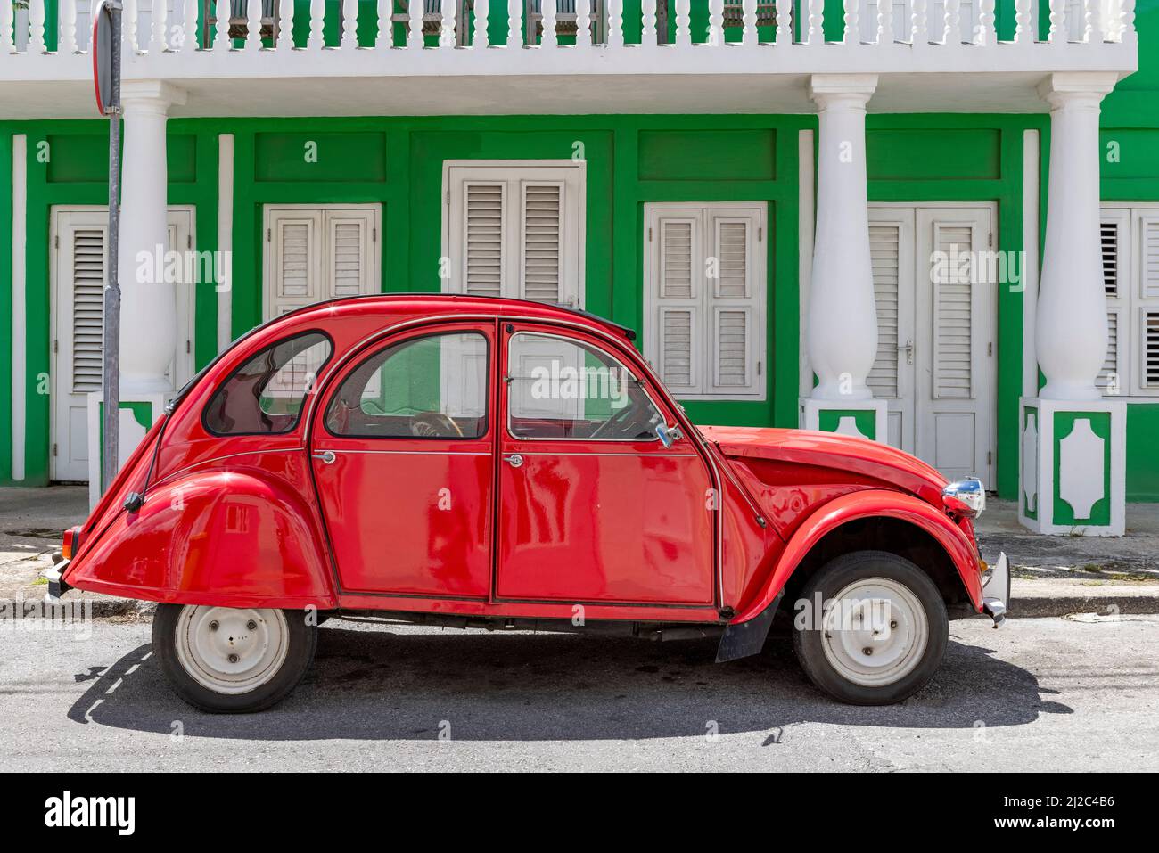 redde Takt æstetisk Shiny red Citroën 2CV in the streets of Willemstad, Curacao Stock Photo -  Alamy