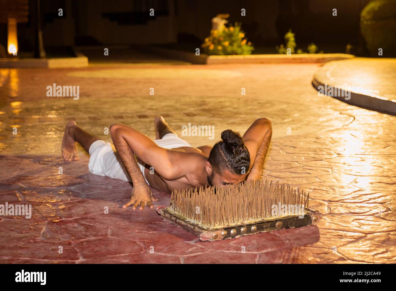Bed of nails fakir hi-res stock photography and images - Alamy