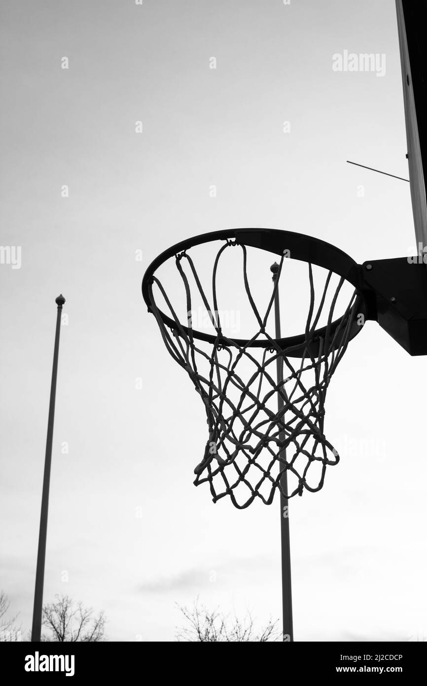 Silhouette of basketball hoop hi-res stock photography and images - Alamy