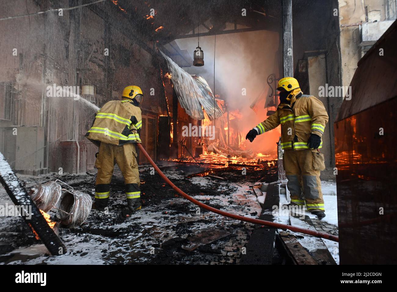 Kuwait City, Kuwait. 31st Mar, 2022. Firefighters battle a fire at Al ...