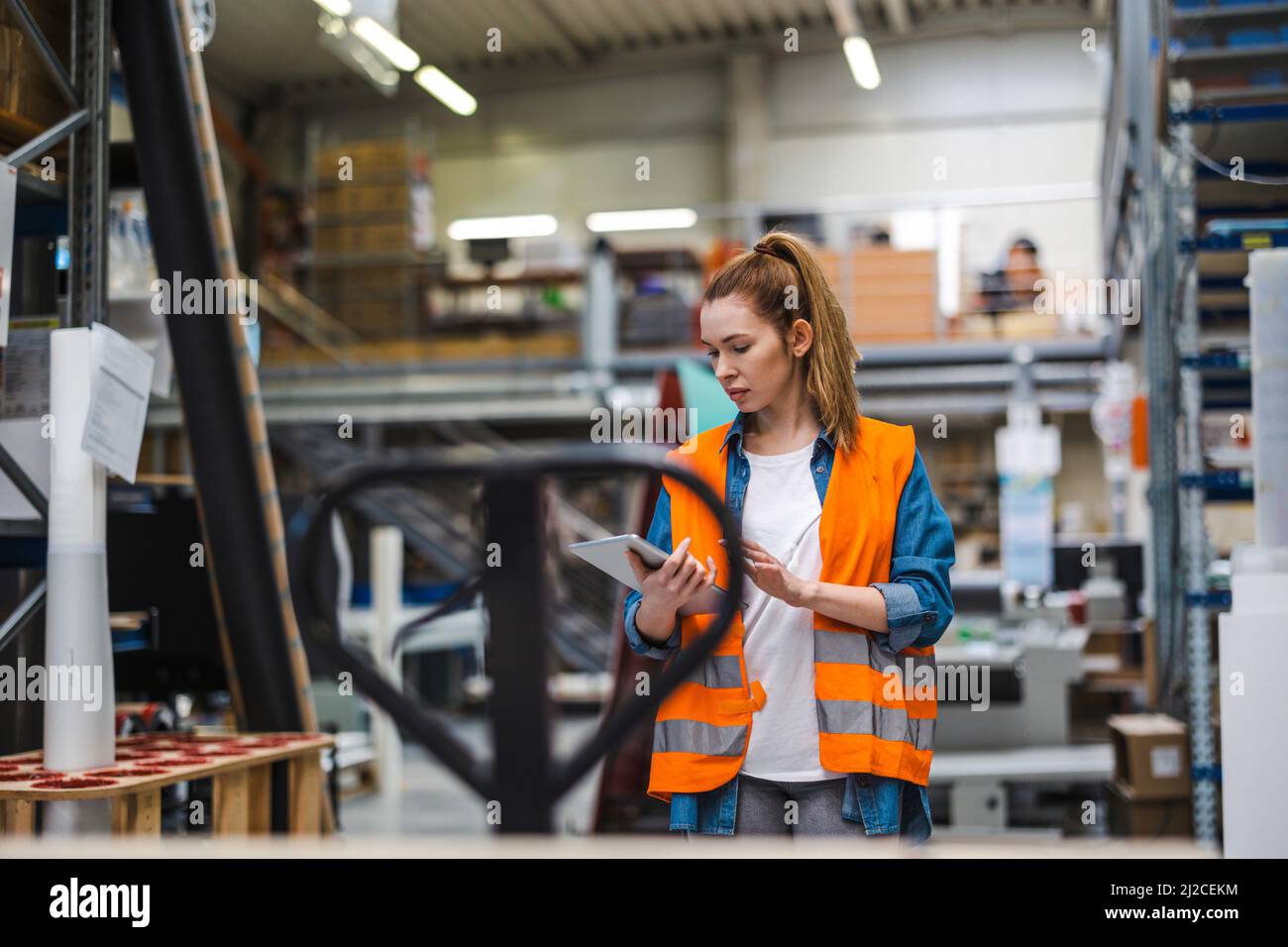Checking logistics woman work hi-res stock photography and images - Alamy