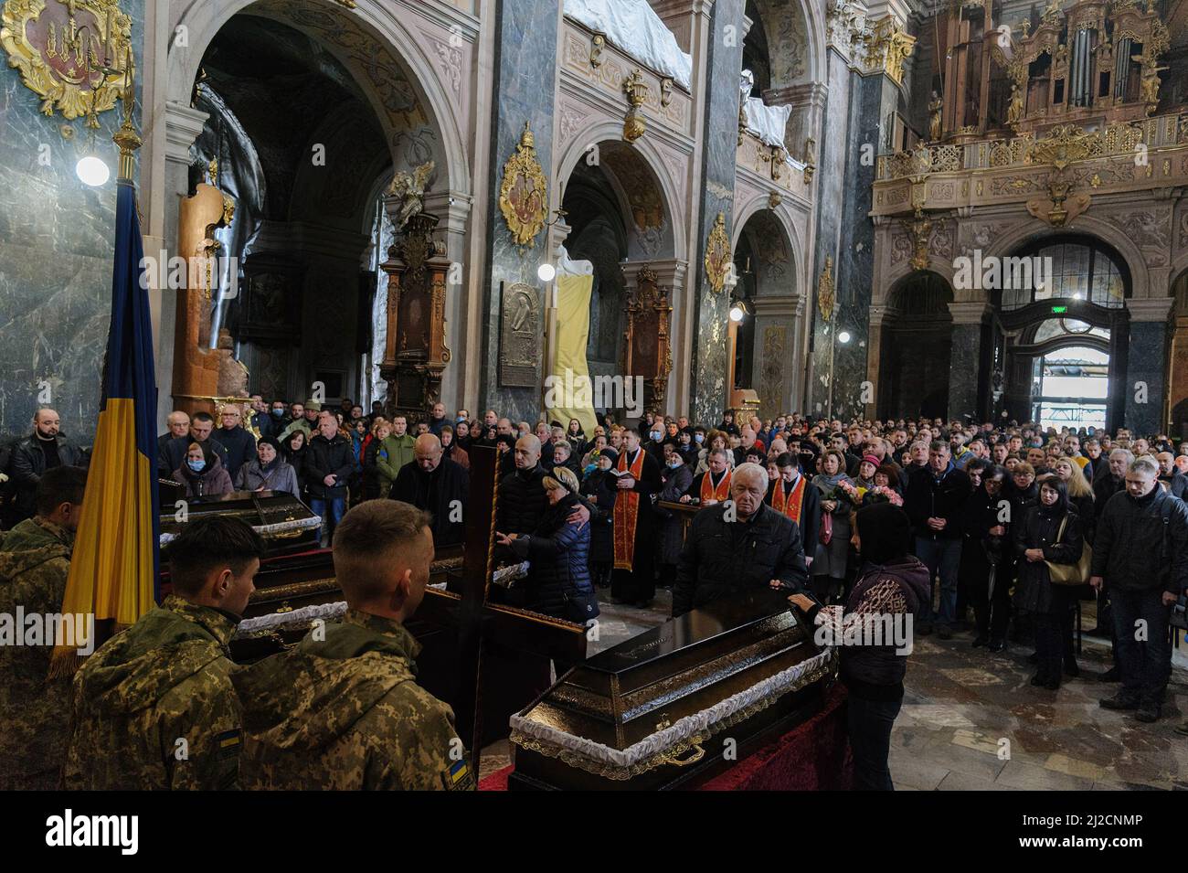 Lviv, Ukraine. 31st Mar, 2022. Ukrainians surround the coffins during the burial. Funeral ceremony of 3 Ukrainian soldiers Kozachenko Andriy, Sarkisyan Ihor, Oliynyk Yuriy killed by Russian forces amid the Russian invasion in Lviv. (Photo by Mykola Tys/SOPA Images/Sipa USA) Credit: Sipa USA/Alamy Live News Stock Photo
