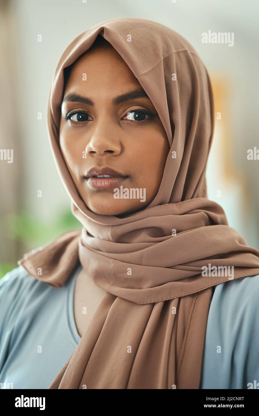 The Muslim Women is Clothed in strength Dignity. Shot of a young muslim  woman sitting in the loung at home Stock Photo - Alamy, image size:867x1390