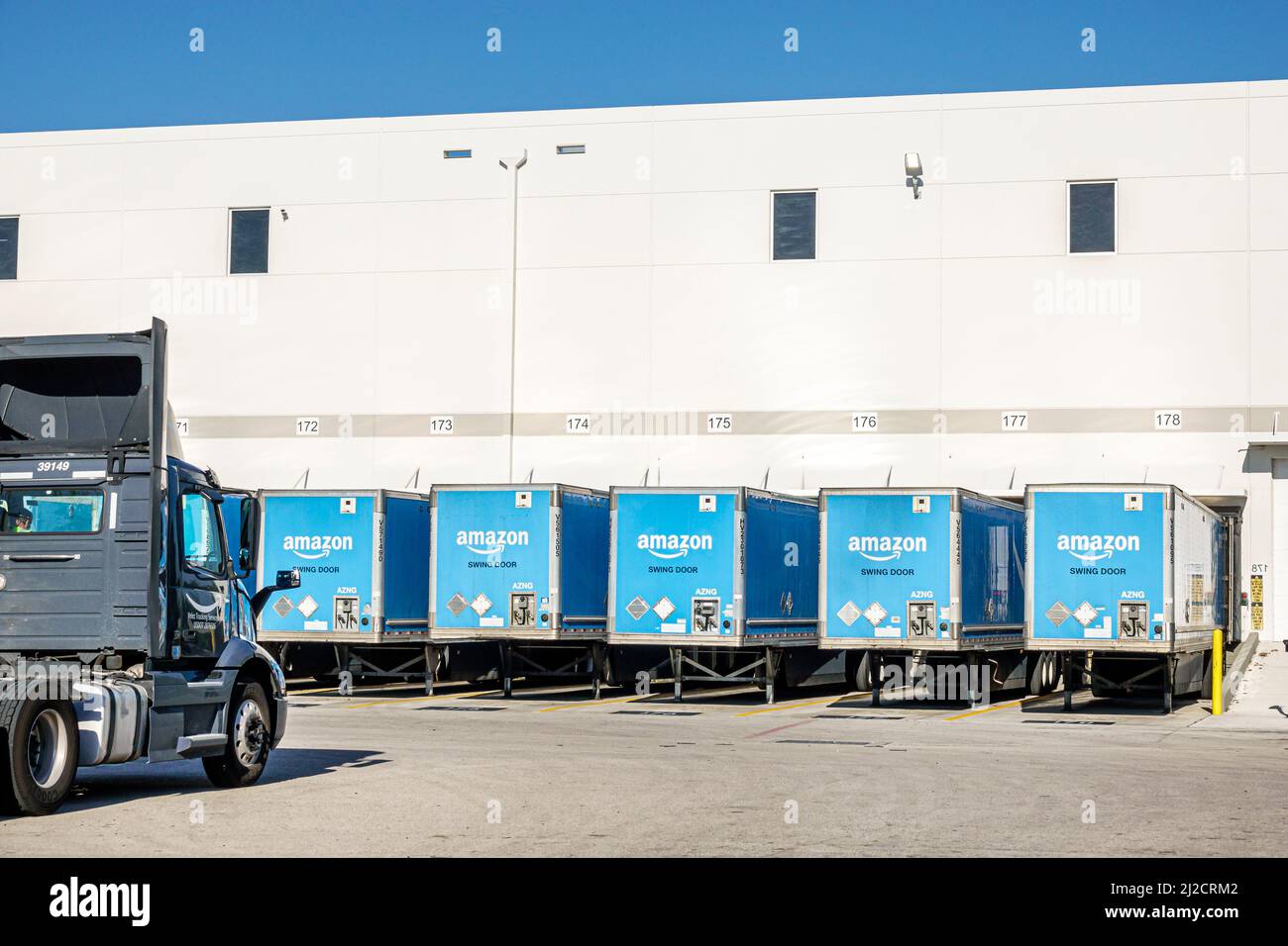 Miami Florida MIA 5 Amazon Fulfillment Sort Center centre shipping trailers parked warehouse Stock Photo