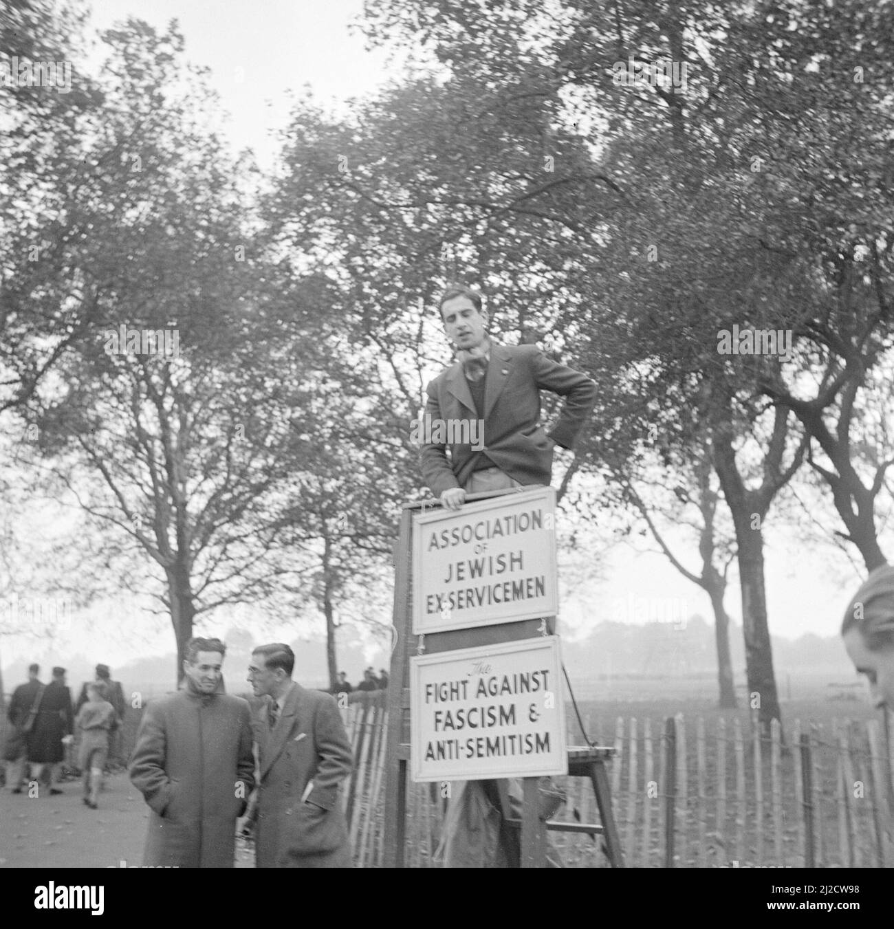 A speaker at Speakers' Corner in Hyde Park. The signs read: Association of Jewish Ex-servicemen Fight against Fascism & Anti-Semitism  ca: 1947 Stock Photo