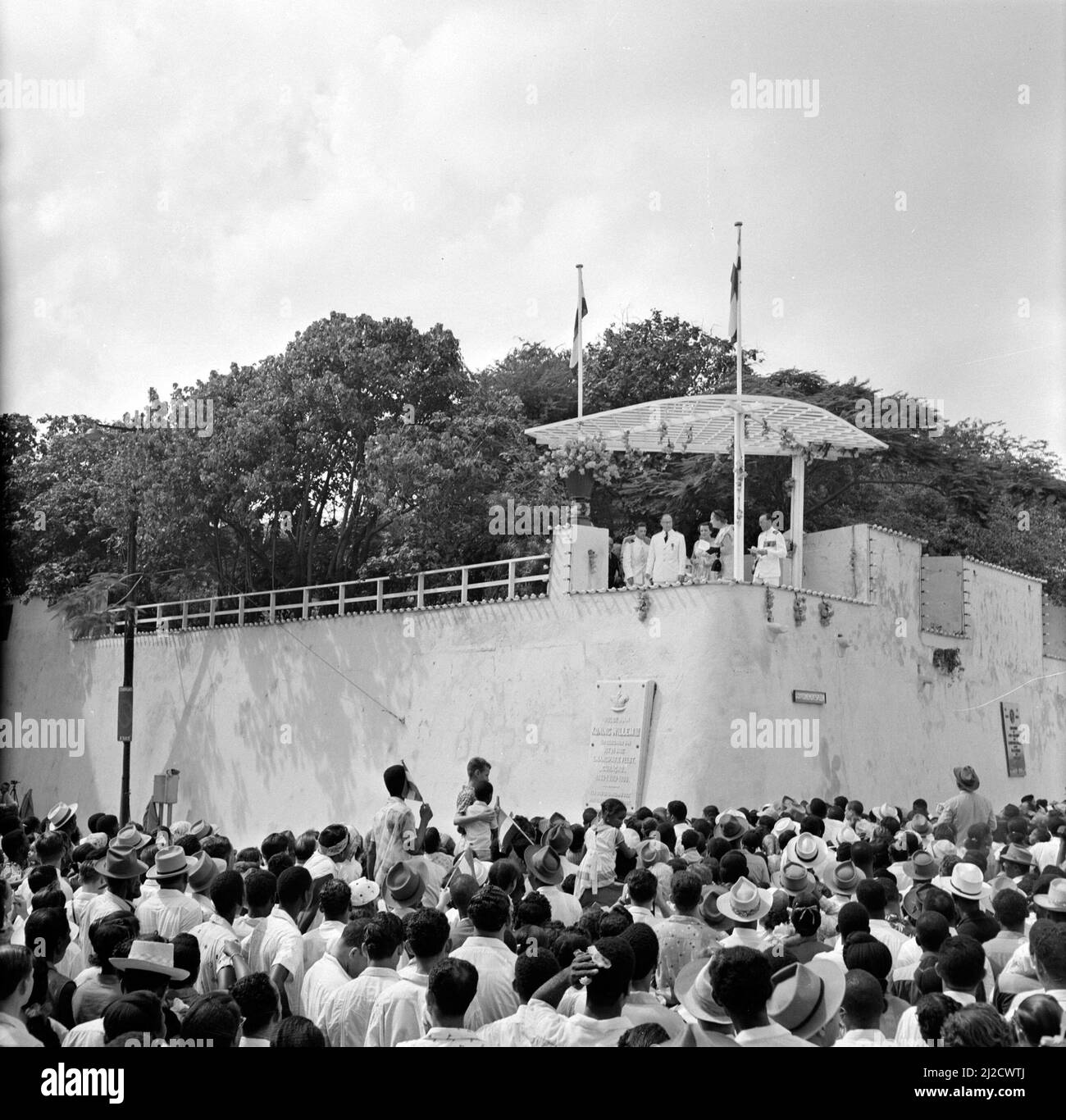 The royal couple on the wall of Fort Amsterdam in Willemstad, together