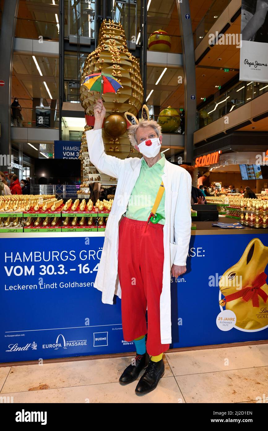 Clown Fernando beim Auftakt der Oster-Goldhasen-Charity von Lindt in der Europa  Passage. Hamburg, 31.03.2022 Stock Photo - Alamy