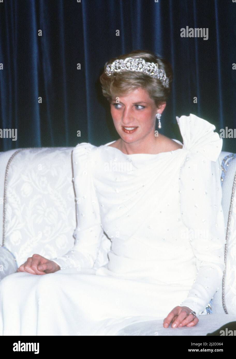 Prince and Princess of Wales, Middle East Tour November 1986. Our Picture Shows ... Princess Diana attends State Banquet, Bahrain, Sunday 16th November 1986.  Wearing outfit designed by Elizabeth and David Emanuel, hand embroidered with a million tiny crystals and diamante beads.  Wearing Spencer family diamond tiara. Stock Photo