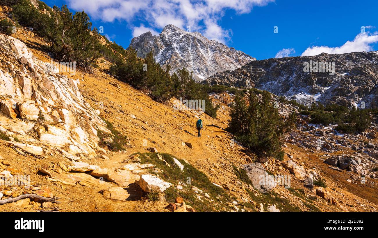 Backpacker on the Bishop Pass Trail under Mount Agassiz, John Muir Wilderness, Sierra Nevada Mountains, California USA Stock Photo